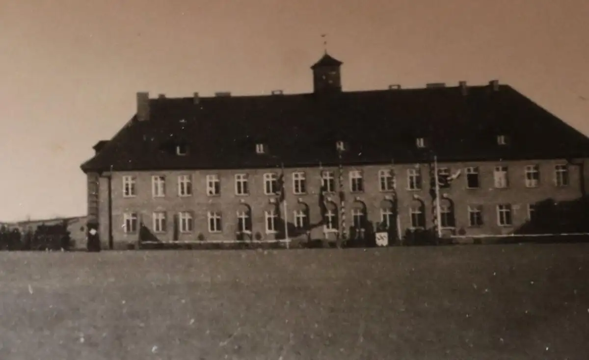 tolles altes Foto - mir unbekanntes Kasernengelände 