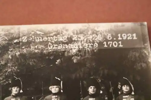 tolles altes Foto - Zehnertag 1921, Grenadiere 1701, Männer  historische Uniform