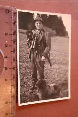 tolles altes Foto - Portrait eines Jägers mit zwei Hunden , Dackel - 30-40er Jah