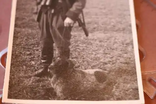 tolles altes Foto - Portrait eines Jägers mit zwei Hunden , Dackel - 30-40er Jah