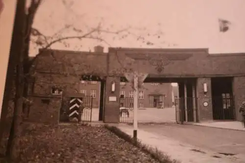 tolles altes Foto - Eingang Kaserne in Eckernförde 30-40er Jahre