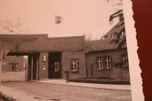 tolles altes Foto - Eingang Kaserne in Eckernförde 30-40er Jahre