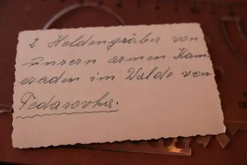 altes Foto zwei Soldatengräber im Wald von Tarasovka ???? oder so ähnlich 