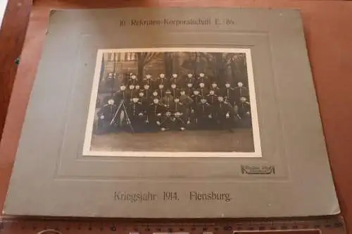 tolles altes Gruppenfoto - 10. Rekruten-Korporalschaft E./86 - Flensburg 1914