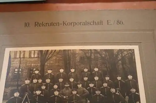 tolles altes Gruppenfoto - 10. Rekruten-Korporalschaft E./86 - Flensburg 1914
