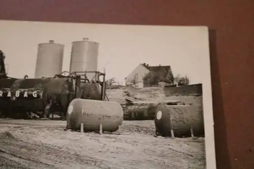 altes Foto - großes Metallfass - Strabag - 30-40er Jahre ? Ort ?