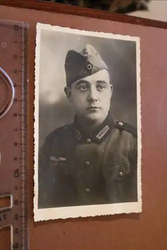 altes Foto - Portrait eines Soldaten mit Schiffchen