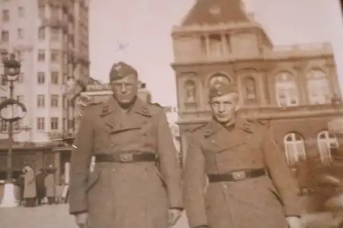 altes Foto zwei Soldaten Flakabteilung in Brüssel 1941