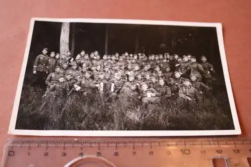 tolles altes Gruppenfoto Soldaten im Wald - Übung ?