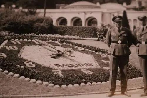 tolles altes Foto zwei Soldaten Luftwaffe im Kurort Baden 1938