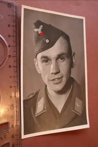 tolles altes Portrait eines Soldaten Luftwaffe mit Schiffchen 1941