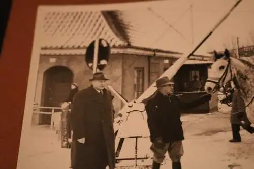 tolles altes Foto - Reiter mit seinem Pferd - Flensburg ?? 50-60er Jahre ?