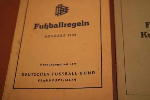 zwei tolle alte Hefte Fußballregeln Ausgabe 1955 und 56 DFB