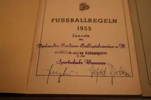 zwei tolle alte Hefte Fußballregeln Ausgabe 1955 und 56 DFB
