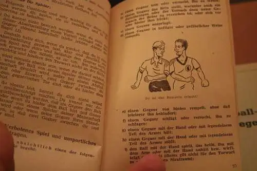 zwei tolle alte Hefte Fußballregeln Ausgabe 1955 und 56 DFB