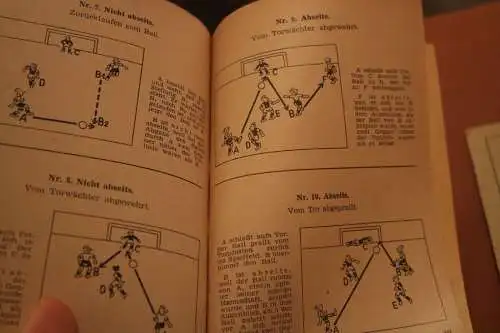 zwei tolle alte Hefte Fußballregeln Ausgabe 1955 und 56 DFB