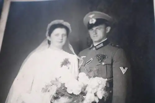 zwei tolle alte Hochzeitsfotos eines Soldaten