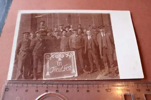 altes Foto - Gruppe Arbeiter ?? Mitarbeiter einer Firma ? In Treue Fest 