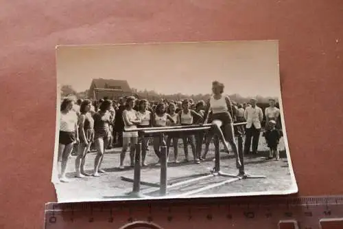 tolles altes Foto - hübsche Frauen beim Sport - 20-40er Jahre ? Bitterfeld