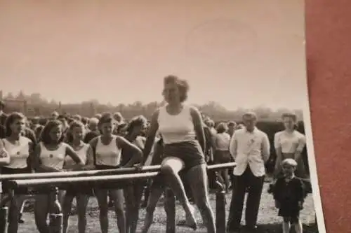 tolles altes Foto - hübsche Frauen beim Sport - 20-40er Jahre ? Bitterfeld