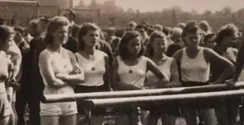 tolles altes Foto - hübsche Frauen beim Sport - 20-40er Jahre ? Bitterfeld