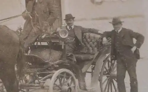 tolles altes Foto - Pferdekutsche vor Studenten-Herberge in Freiburg i. B.