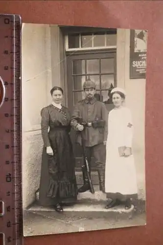 tolles altes Foto - Landsturmsoldat ? L110 - und Krankenschwester