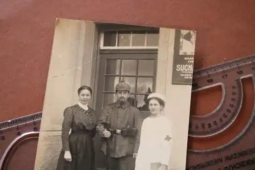 tolles altes Foto - Landsturmsoldat ? L110 - und Krankenschwester