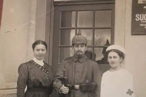 tolles altes Foto - Landsturmsoldat ? L110 - und Krankenschwester