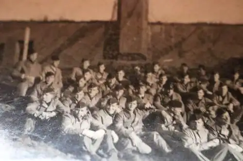 tolles altes Foto -Mannschaftsfoto - Matrosen in Ölzeug 