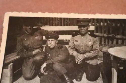 altes Foto - drei russische Soldaten ??  Orden - 40er Jahre ?