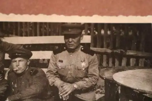 altes Foto - drei russische Soldaten ??  Orden - 40er Jahre ?