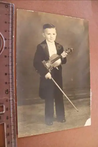tolles altes Foto - kleiner Junge mit Geige , Violine ? 20-30er Jahre ?