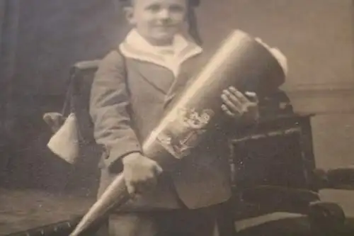 tolles altes Foto - Junge mit Schultüte 1910-20 ?