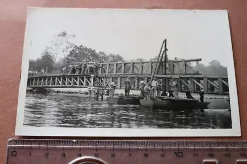 tolles altes Foto -  Schweizer ???? Soldaten bauen eine Brücke - Brugg