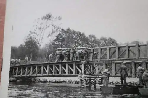 tolles altes Foto -  Schweizer ???? Soldaten bauen eine Brücke - Brugg