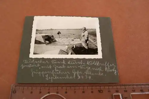 altes Foto - deutscher Panzer zerstört - Weg nach Brody - Polen 1939 