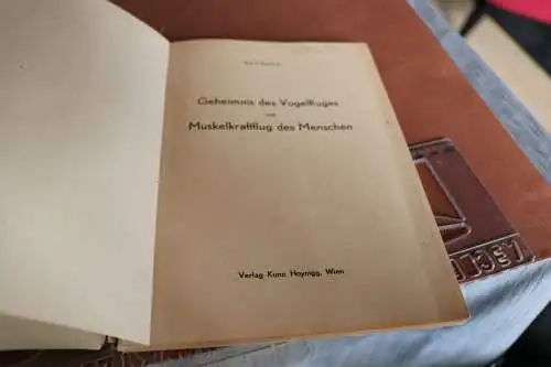 altes Buch - Geheimnis des Vogelfluges und Muskelkraftlfug des Menschen 1948