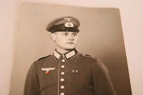 tolles altes Foto - Portrait eines Soldaten mit Schirmmütze 