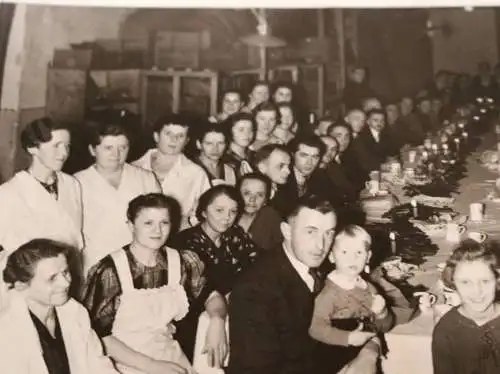 tolles altes Foto - Feierlichkeit - viele Personen - 30-40er Jahre