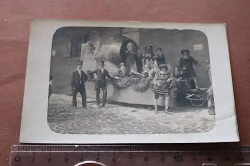 Tolles altes Foto - Pferdefuhrwerk Festwagen mit Weinfass ?? 1920-30 ? Ort ??