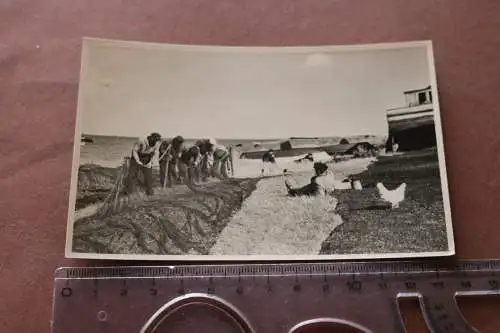 Tolles altes Foto - Fischer kontrollieren ihre Netze - 50-60er Jahre ?