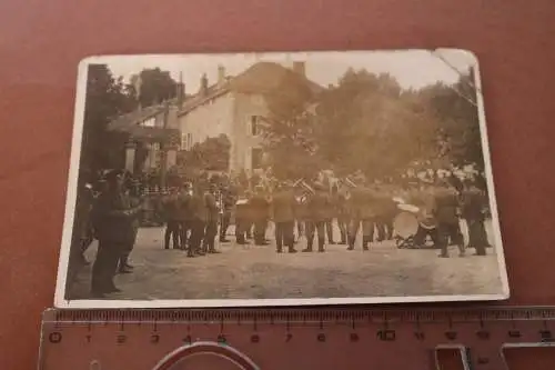 altes Foto - deutsche Soldaten Musikkorps spielen Musik - Ort ??