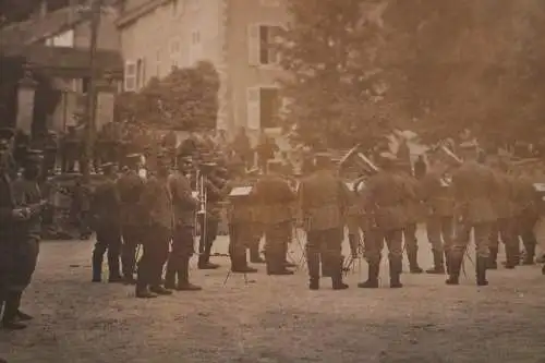 altes Foto - deutsche Soldaten Musikkorps spielen Musik - Ort ??