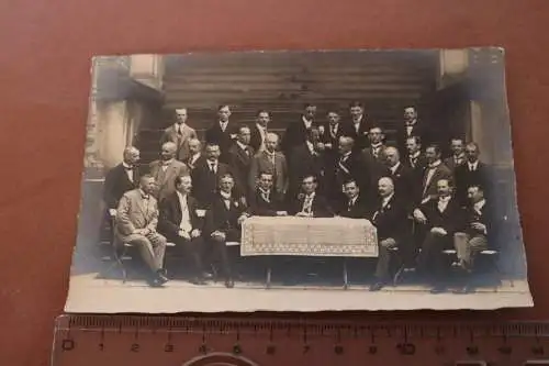 tolles altes Gruppenfoto - Männer teilweise mit kleiner Schärpe Karlsruhe 1920  