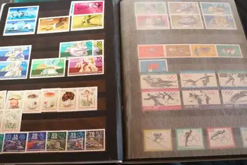 Konvolut Briefmarkenalben, Ganzsachen, Blöcke ,  DDR , altes Ausland