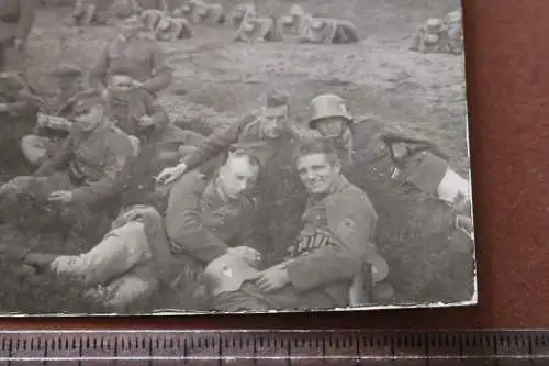 tolles altes Foto - Gruppe Soldaten Übungslager - Ärmelabzeichen ? Reichswehr