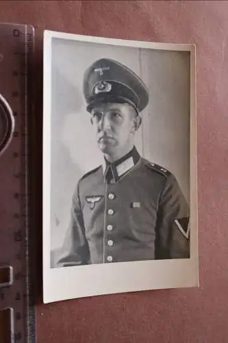 tolles altes Foto - Portrait eines Soldaten Schirmmütze 135 Inf.Regt. ?