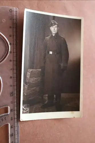 tolles altes Foto - Portrait eines Soldaten  Luftwaffe mit Mantel - Eger