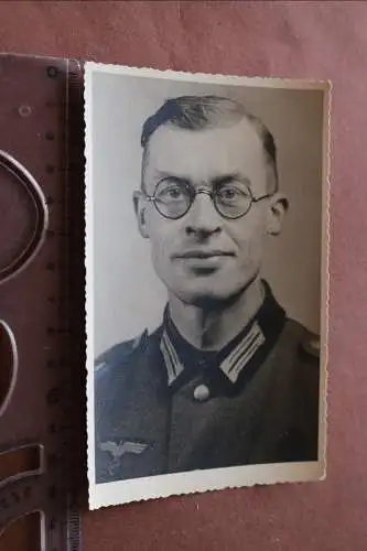 tolles altes Foto - Portrait eines Soldaten mit Brille 